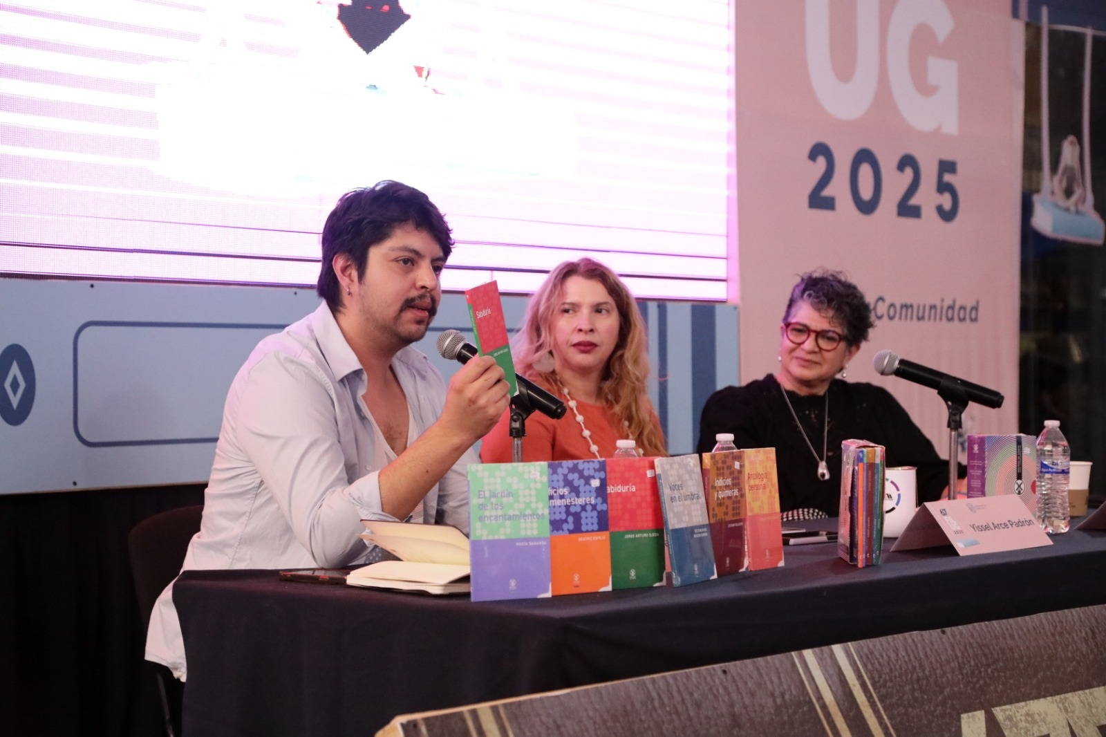 La UAM da a conocer Caja conmemorativa de la colección Molinos de viento, en la FILUG