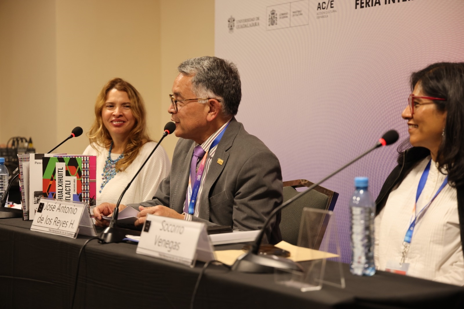  Presentan libro conmemorativo de los 50 años de la UAM